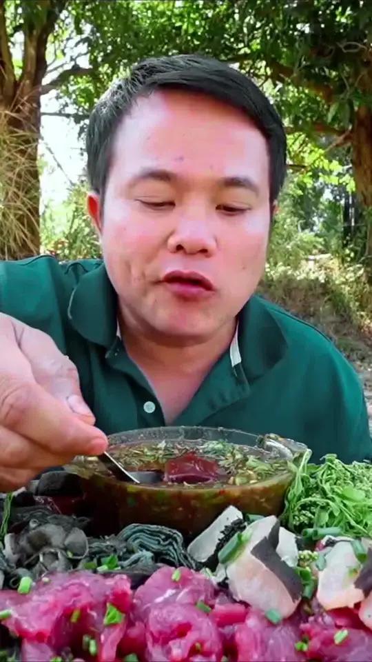 沉浸式牛瘪酱汁牛杂拼盘 #泰国大叔泰国美食内容启发搜索种草激励计划全民任务