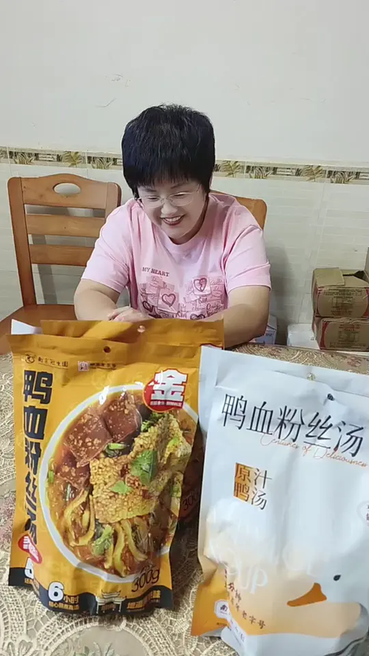 这是长霞吃不够的，鸭杂粉丝汤