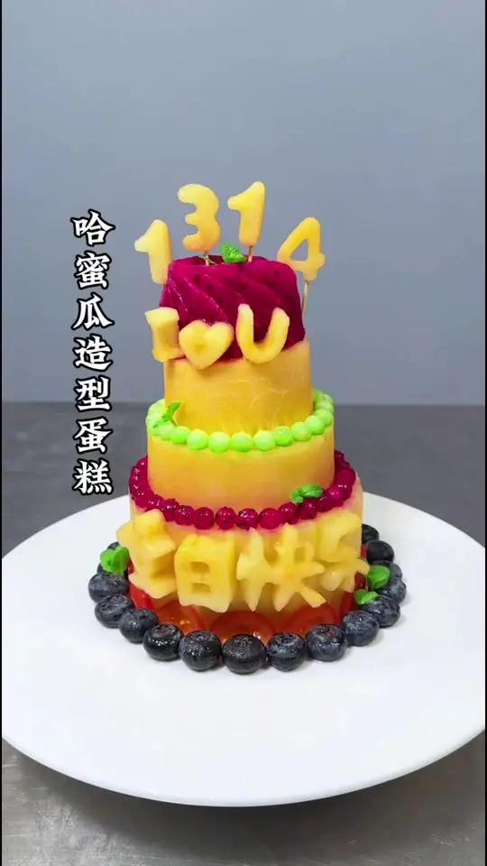 只需简单操作就能做出漂亮的哈密瓜水果蛋糕