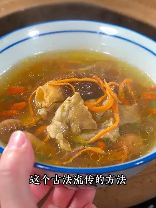 立秋后,我们可以多煲这个猪心汤给家人喝,而且做法简单,汤鲜味美,营养又丰富菌菇汤猪心汤s