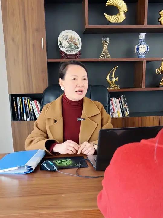 谁在兢兢业业勤勤恳恳的工作,谁在浑水摸鱼。用结果来说话,企业是不会养闲人的