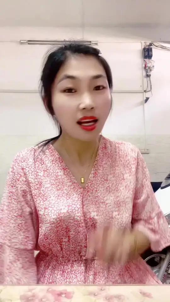 老表们,以后不出新野也能吃到正宗的潮九珍石橄榄脆皮鸡煲了!想吃的快来尝尝吧!