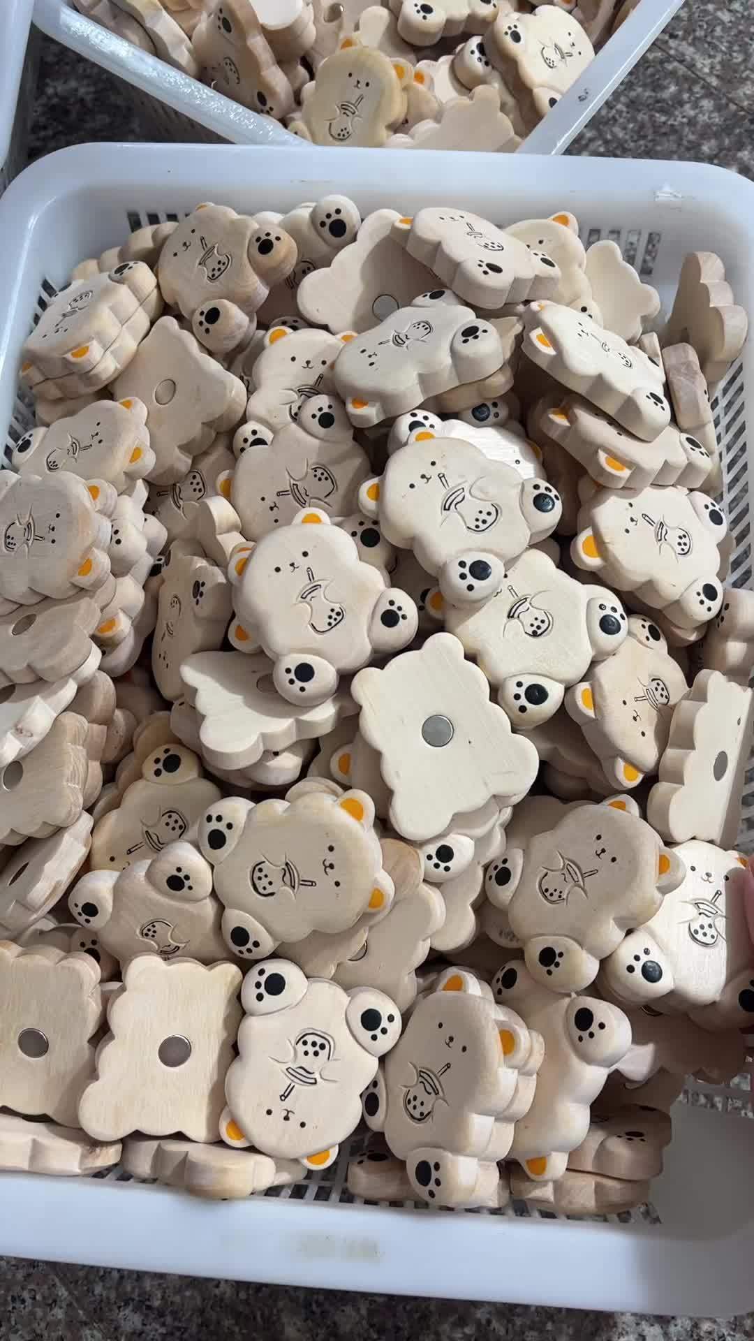 太喜欢奶茶了～就做个小熊喝奶茶的～手作木艺