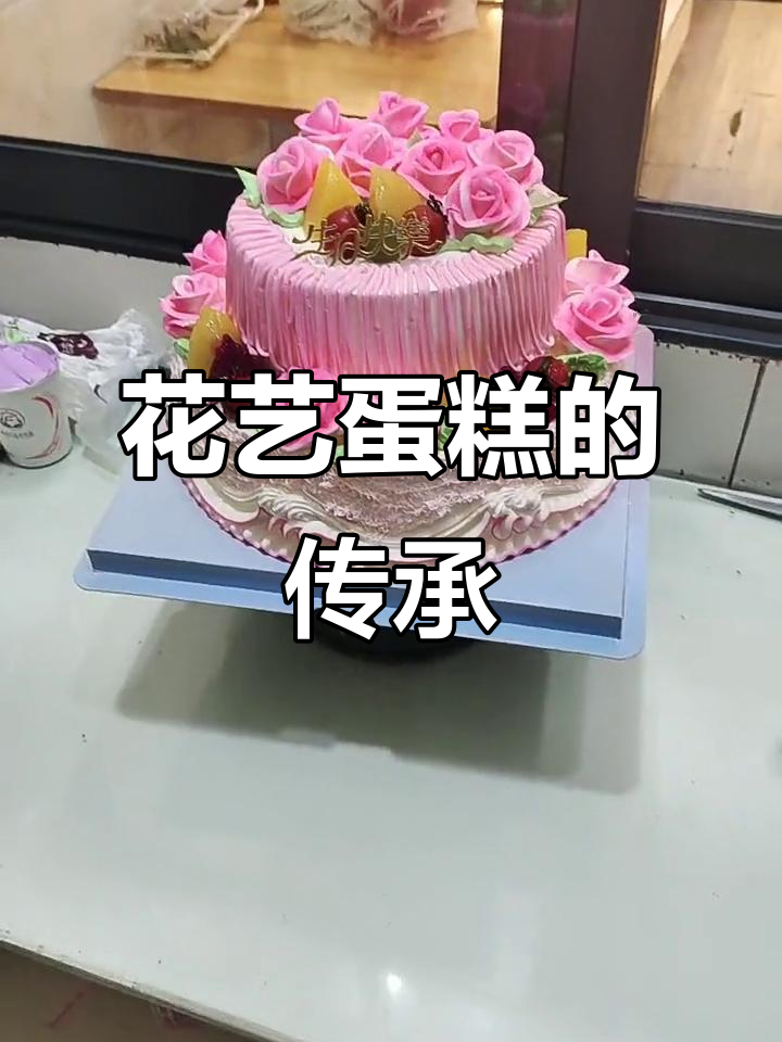 这款蛋糕承载着70、80年代的回忆,手工制作需十年功力