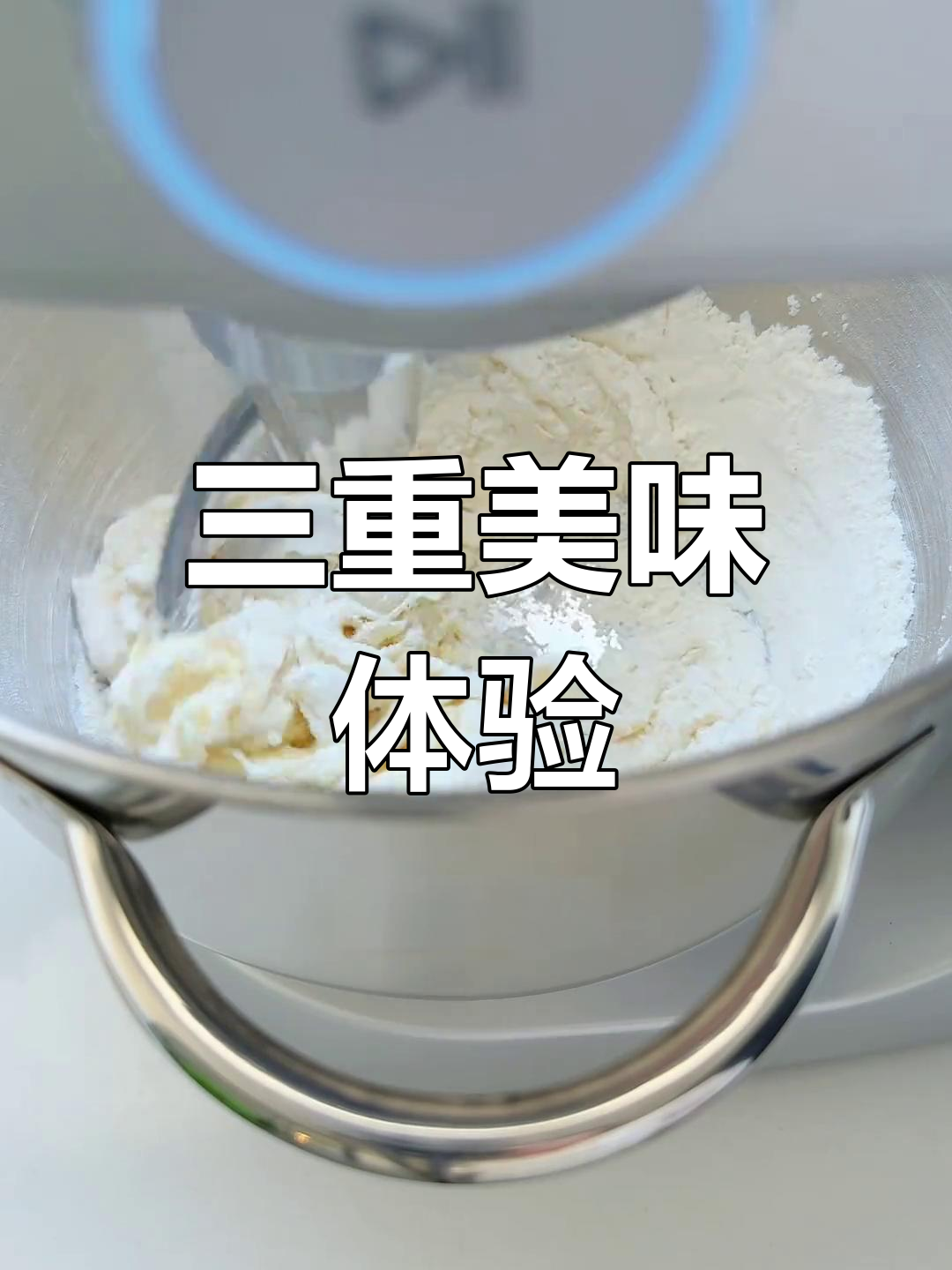 草莓奶油面包,松软口感与香脆酥粒完美结合!