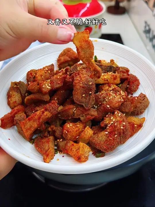 梅花肉不但可以做好吃的把子肉 还可以做焦香焦香的脆皮肉一口下去 贼香贼香的,香到没老公学会