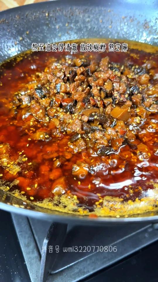 97买了一块牛肉搭配30块的干香菇熬了一锅牛肉香菇酱,酱香浓郁 拌面拌饭 夹馒头卷饼都好吃