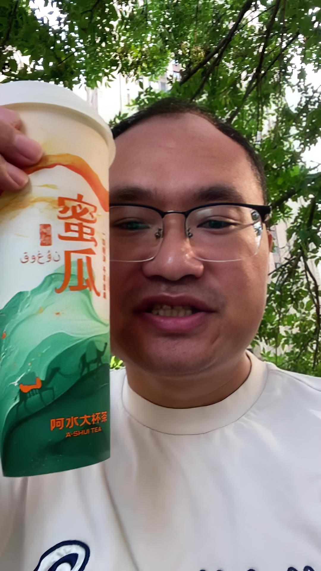 阿水玫瓜肉肉多真好喝～vlog十亿流量扶持计划 阿水大杯茶 阿水 秋天的第一杯奶茶 网红饮
