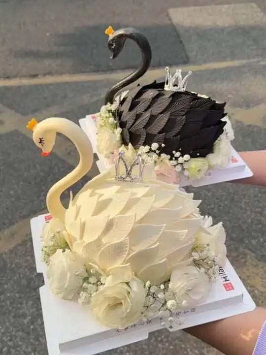 偏骄傲不低头，颜值直接封神！仙女生日就得配这款天鹅蛋糕，氛围感拉满～蛋糕天鹅蛋糕甜品治愈一