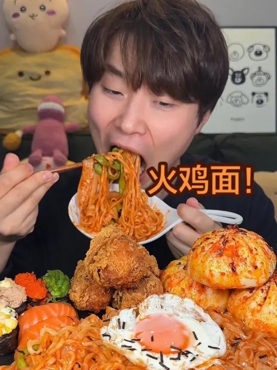 贡菜火鸡面炒烤冷面 炸鸡 寿司 关东煮 红油包子 之前的有问题重发一下#真实生活分享计划 