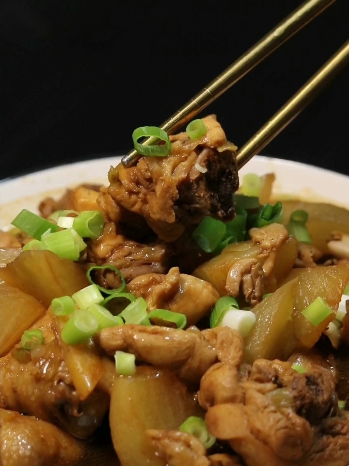 鸡块炖萝卜,好吃营养,增强免疫力