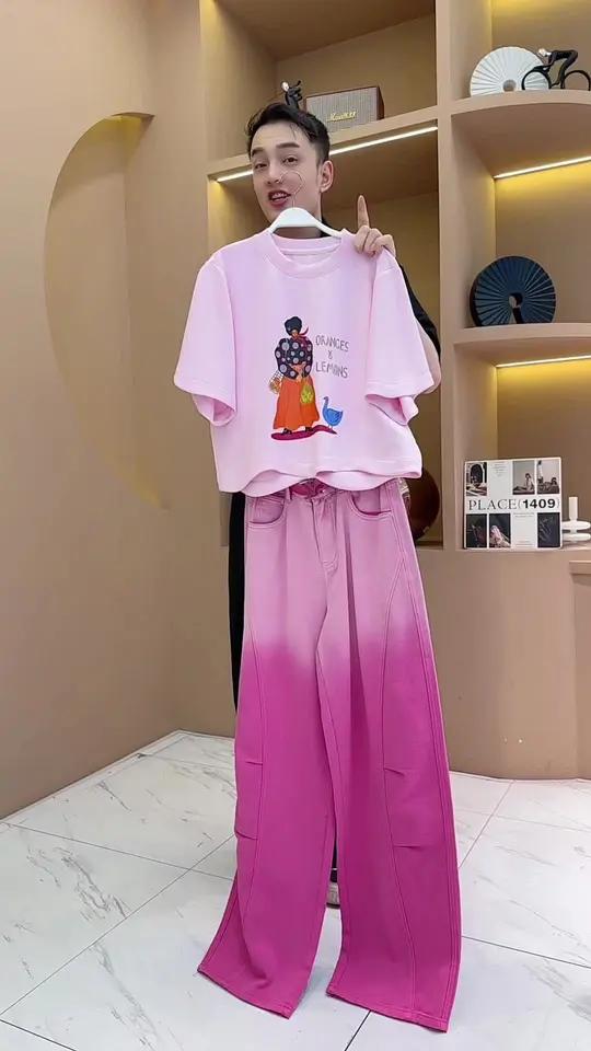 2025欧货夏季新品 粉色印花刺绣波浪边阔版短袖上衣 搭配粉色渐变扎染牛仔裤