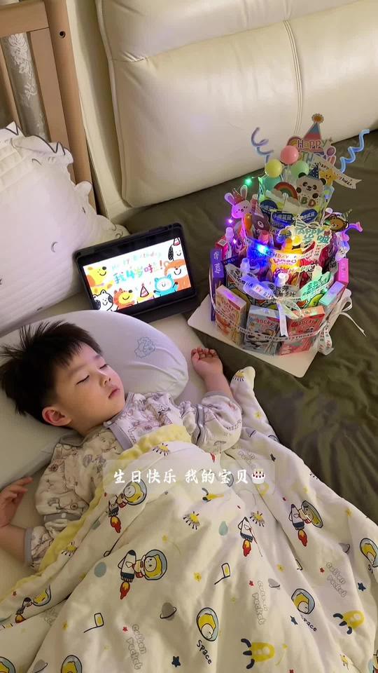 我的男孩四岁生日快乐，零食蛋糕DIY教程附惊喜
