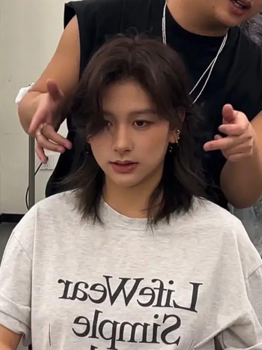 不一定斩男但是一定斩女的狼尾鲻鱼头短发