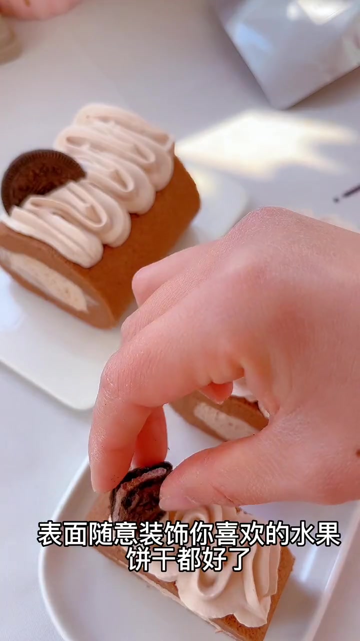 巧克力控不能错过 巧克力草莓蛋糕卷