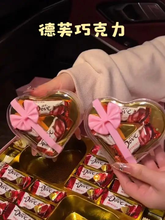 其实过情人节并不用送那些昂贵的礼物,只要用心就好,但要是你不知道送什么的话,那不妨看看左下