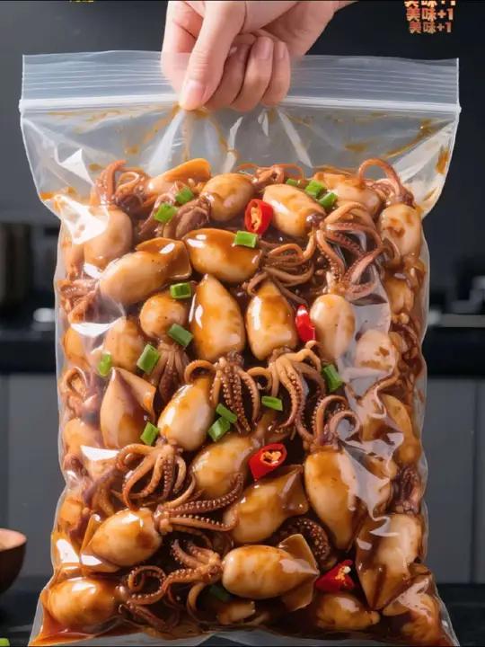 香辣入味,一口拉丝的鱿鱼仔!个个胖嘟嘟的肥厚饱满,咬下去吸饱了汤汁,太美味了!精选新鲜优质