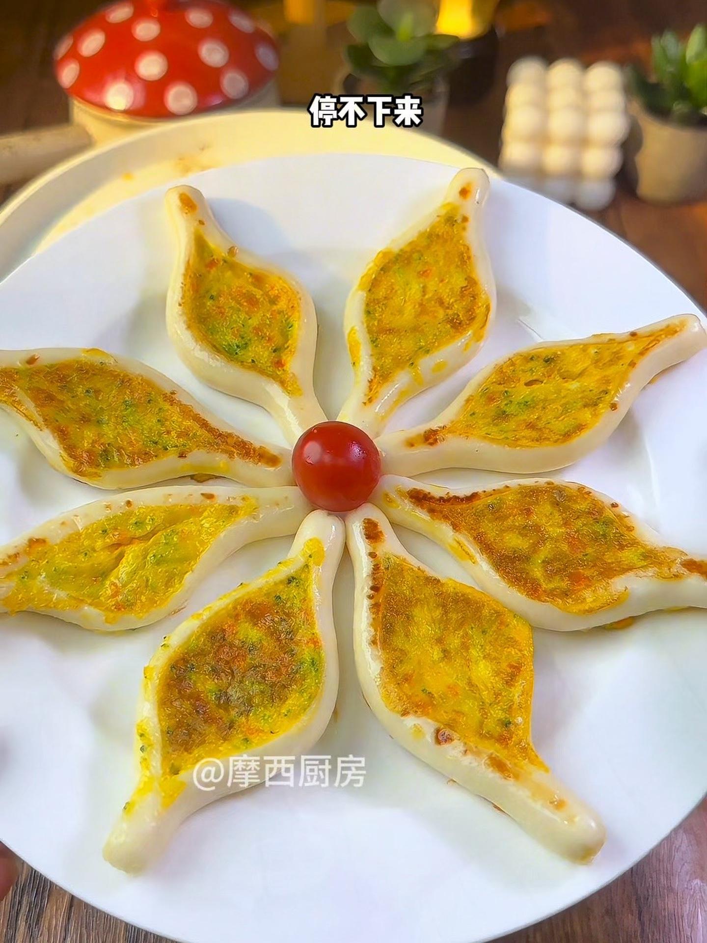 今天用儿子爱吃的鳕鱼肠，做了一个鳕鱼肠抱蛋，做法简单一口下去营养满满，孩子很爱吃，没试过的