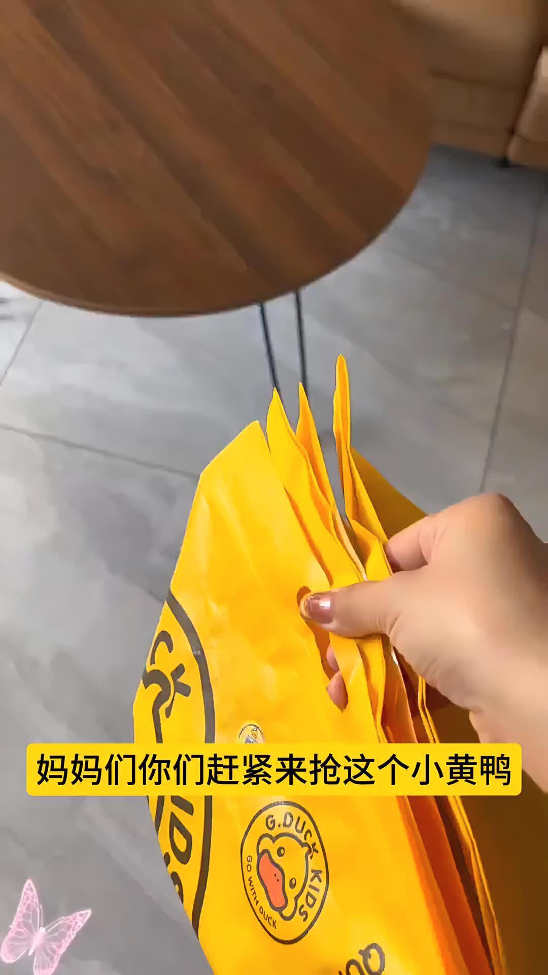 小黄鸭正品 儿童袜 小朋友活动量大都是小汗脚,穿这种透气吸汗不臭脚,薄厚刚刚好,穿上真的很