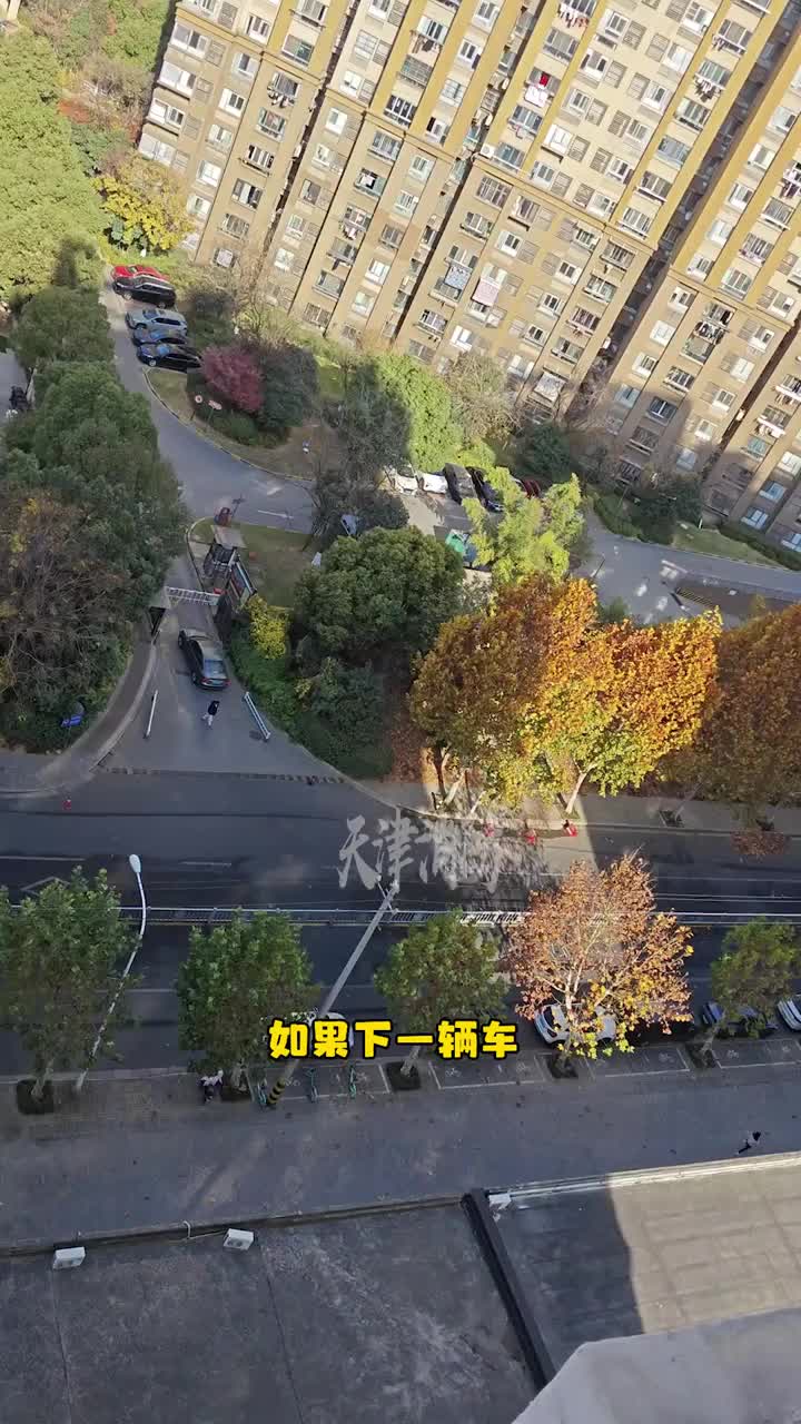 「视频」下一辆车是黄色就吃麻辣烫,减脂餐就这么水灵灵的吃上了