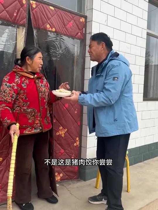 冬至送饺子忙活了一大晌不知道好过了谁 #我的乡村生活冬至吃饺子农村搞笑段子闻喜方言