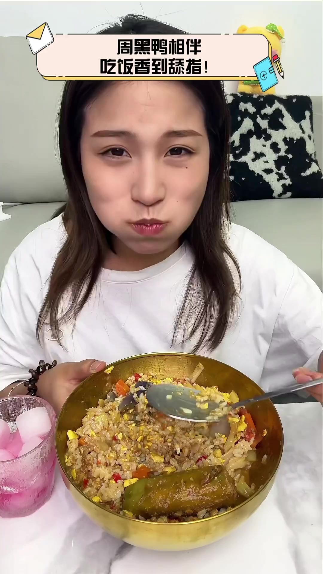 周黑鸭相伴,吃饭香到舔指!