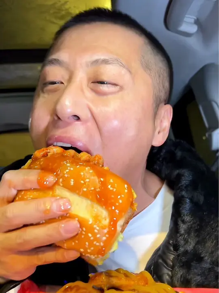 小龙虾鸡腿堡 新年快乐兄弟们