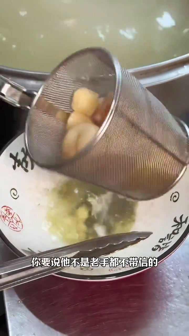 一大碗的东北麻辣烫 跟雨天太配了 香！