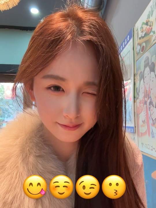 我来模仿emoji表情啦