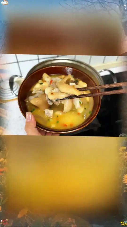 今天又炖了一锅酸萝卜猪蹄汤,喝起来酸爽过瘾,泡米饭都能吃两大碗