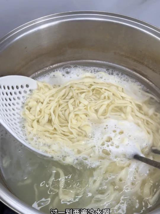 丰丰盛盛的早餐!let‘s 开造手擀面!