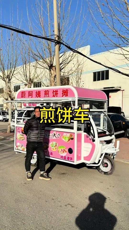 一万块钱煎饼小车,锅、灶各种设备都带着。颜色广告也设计好