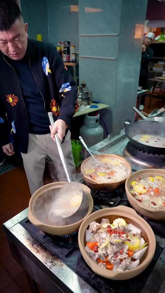 实在东北老板在临泉不仅做烧烤好吃,羊肉炉也是鲜到没话说!