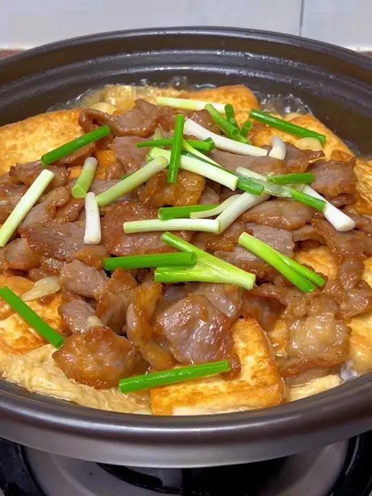 晚上不知道吃啥的，试试广东的家常菜豆腐肉片#瘦肉豆腐煲的做法 #家常菜 #下饭菜 #抖音美