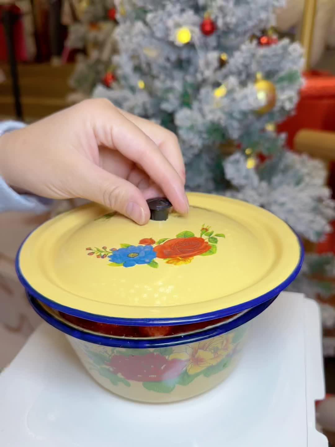小时候放猪油的盆,现在放爱情了!终究是猪油蒙了心 带盆的草莓蛋糕吃上了 小时候放猪油的盆,