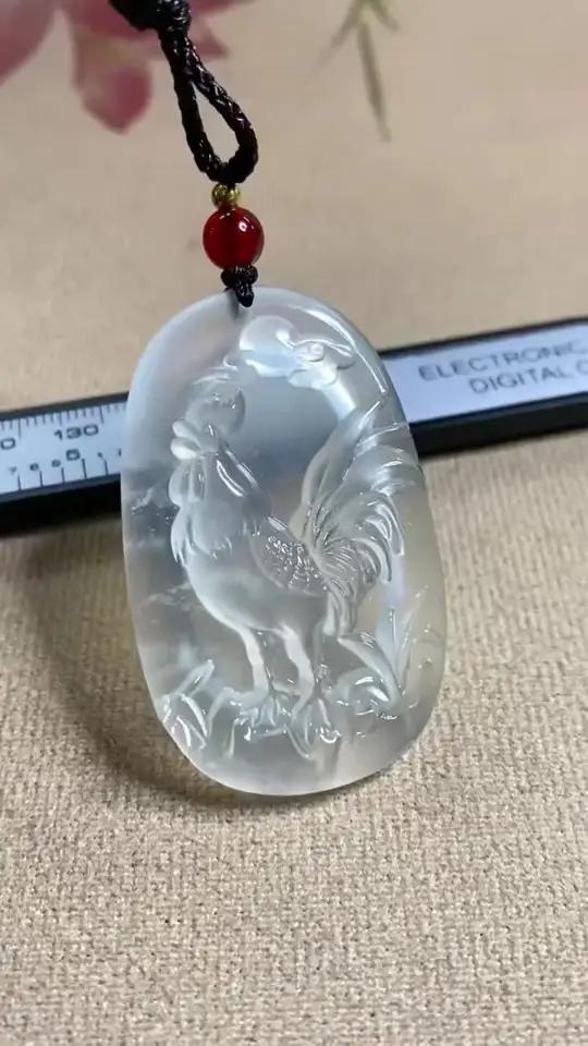邀您共赏「玫瑰」精品.天然岫玉.生肖鸡.吊坠玉佩挂件 冰种.玉质细腻水润冰透亮泽.天然飘花