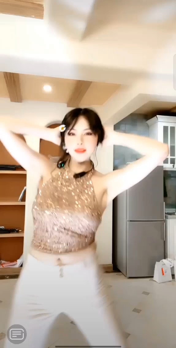 美女热舞加特林