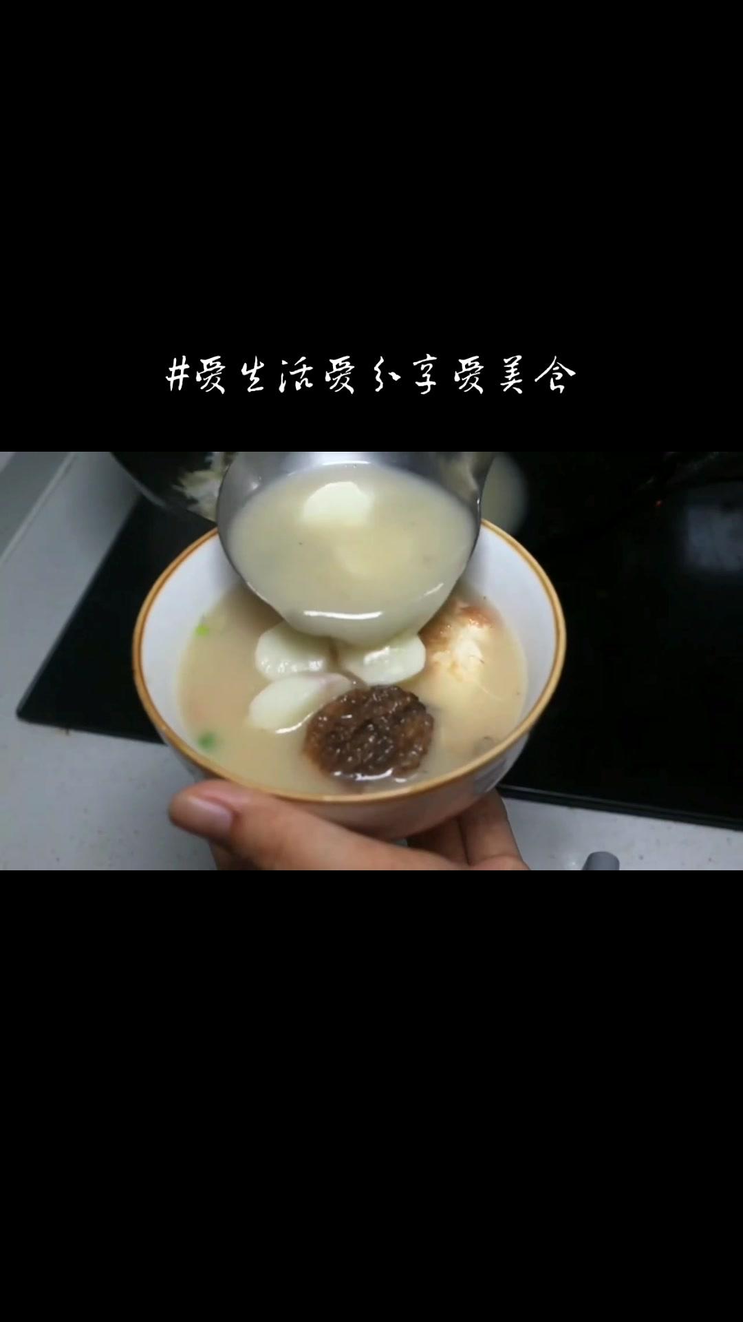 羊肚菌鱼汤-家里有孩子就给他做这个汤!汤鲜味美,调脾胃增强体质 真材实料才能做出好味道 奶