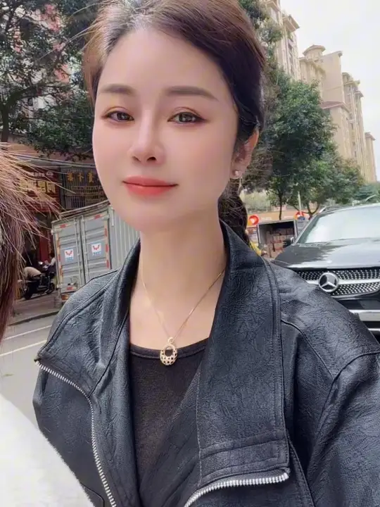 收拾完毕来店里喽!准备把店里的广告牌从新设计一下……