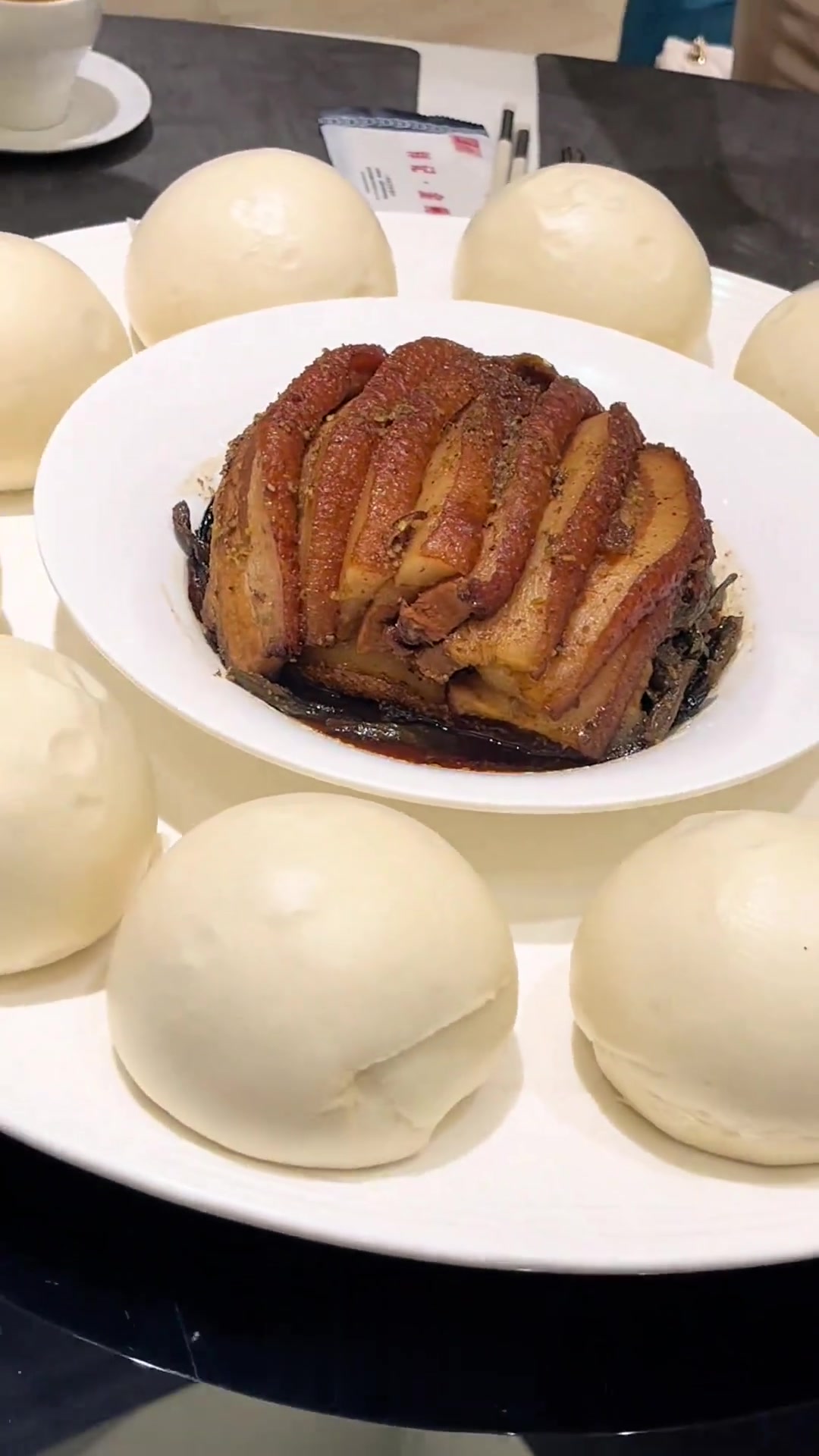 河南名菜:蒸条子肉配热馒头,元老级中国烹饪大师、国宴豫菜大师杜新敬先生坐镇指导!味出祥记,