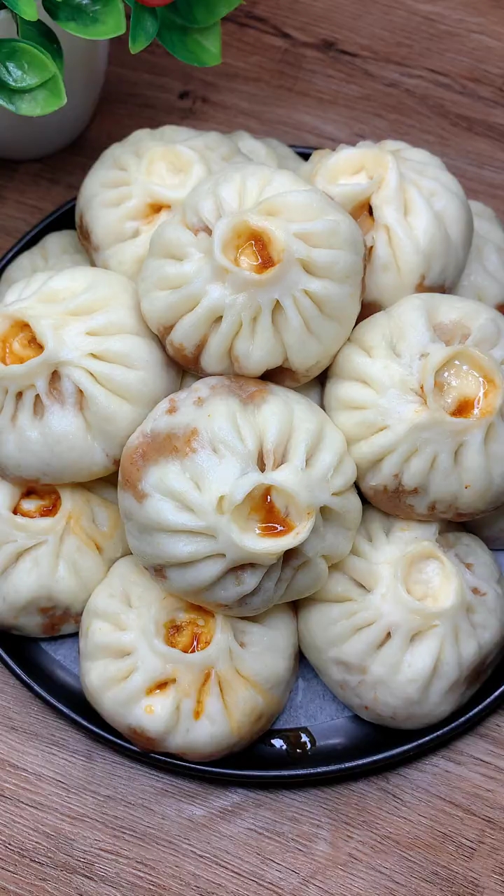 芹菜猪肉馅包子,馅大皮薄可好吃啦