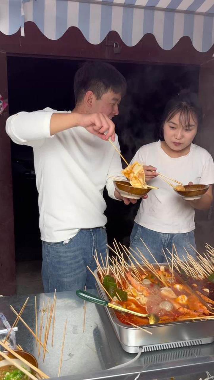 河南天气转凉,在家做串串香尝尝