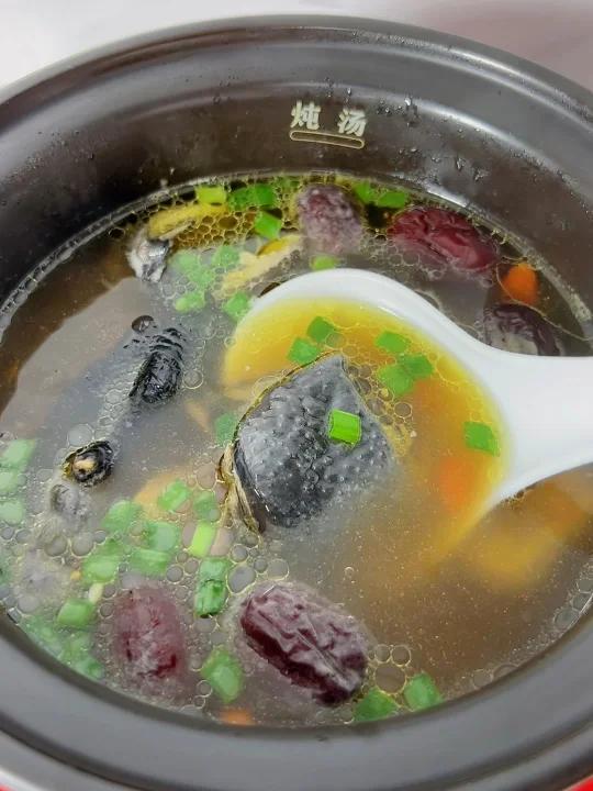 经常熬夜试试这个红枣党参乌鸡汤喝出好气色