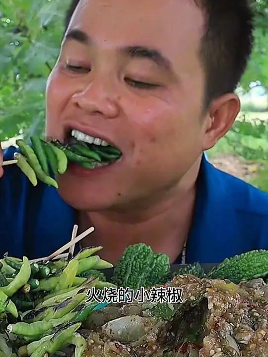 火烧小辣椒臭鱼茄子酱脆嫩小苦瓜 泰国主播吃美食视频这一口简直香迷糊了舌尖上的叔内容启发搜索