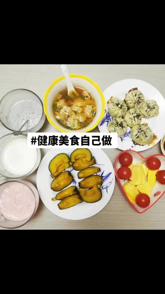 早上好!今日份早餐:瘦肉扁食 韭菜虾仁煎包(虾仁、鸡蛋、韭菜)蒸南瓜 甜菜根豆浆+黑豆豆浆