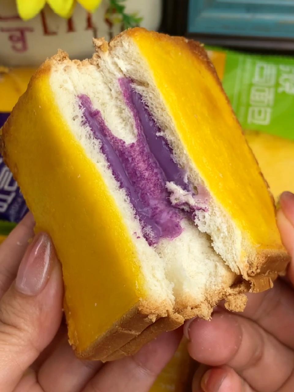 不知道早餐吃什么的宝子们一定试试这个蓝莓吐司夹心面包 好吃到停不下来 面包 点心美食 休闲