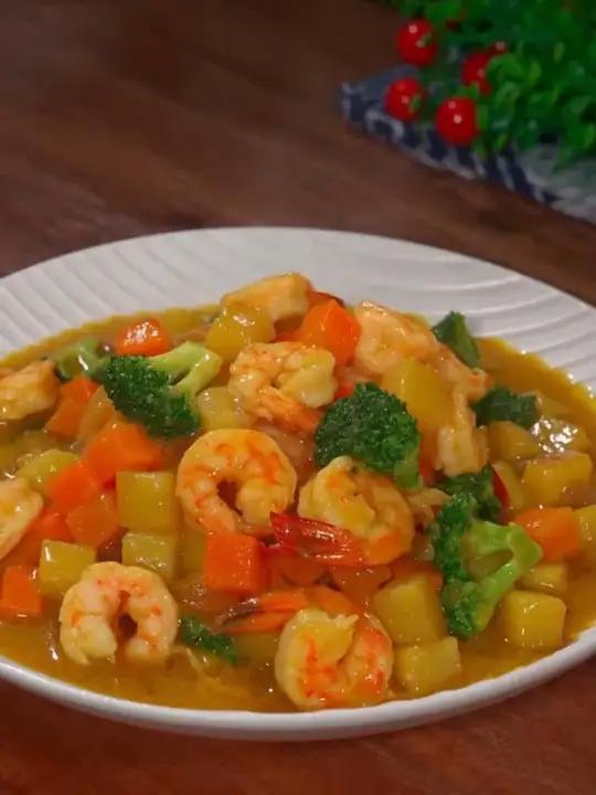 姐妹们一定要试试这款西小豆椰香咖喱块,配料表非常干净,0反式脂肪酸,老人孩子吃着放心!椰浆