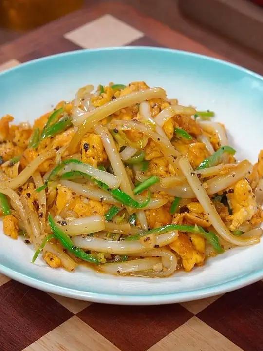 鸡蛋的神仙吃法，搭配上黑松露炒一炒，一口就被惊艳到了，真的巨香巨好吃