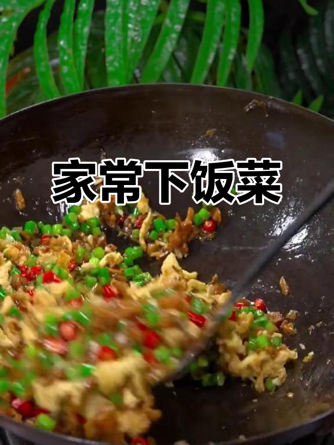 将鸡蛋与蒜苔混合,简单一炒,美味又实惠的家常菜