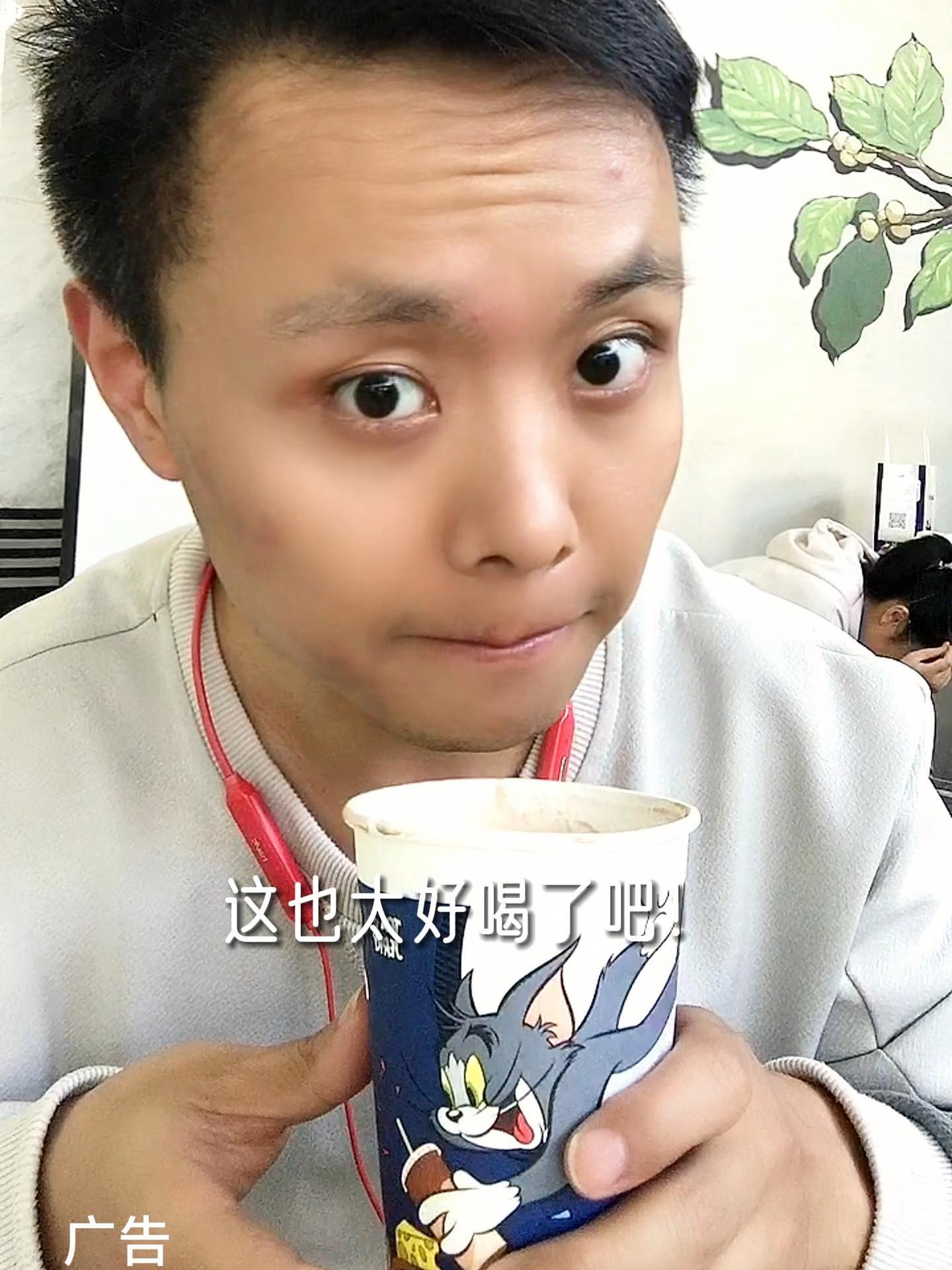 秋冬热饮喝什么?当然是瑞幸一杯巧克力,浓香醇厚,好喝不甜腻,口味像极了小时候的朱古力牛奶,